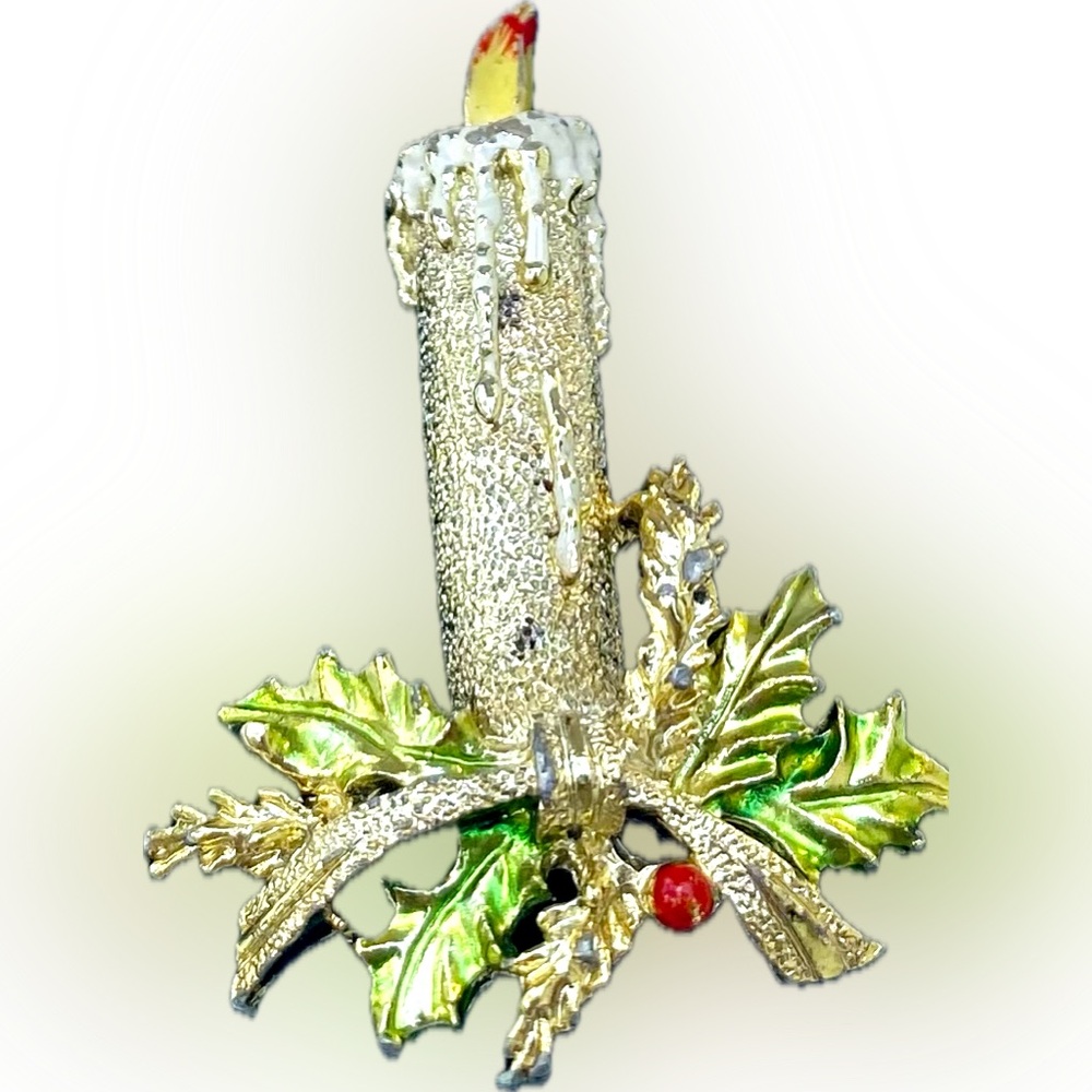 🎄Vtg Candle Pin with Holly Leaves Shimmering gold tone & enamel Signed Gerry’s